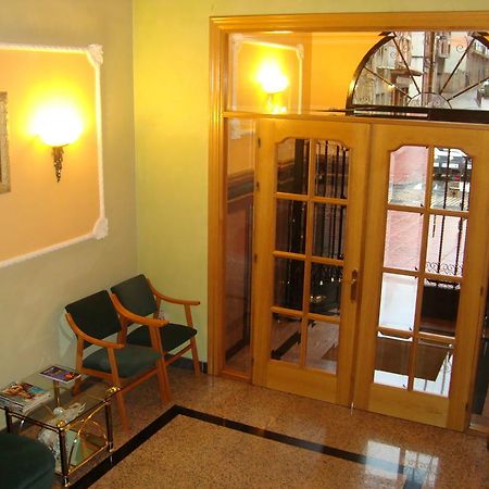 Hostal Universal Benavente Luaran gambar