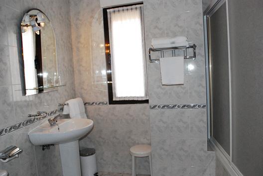 Hostal Universal Benavente Bilik gambar