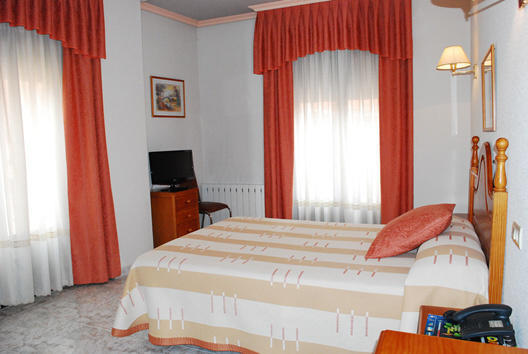 Hostal Universal Benavente Luaran gambar