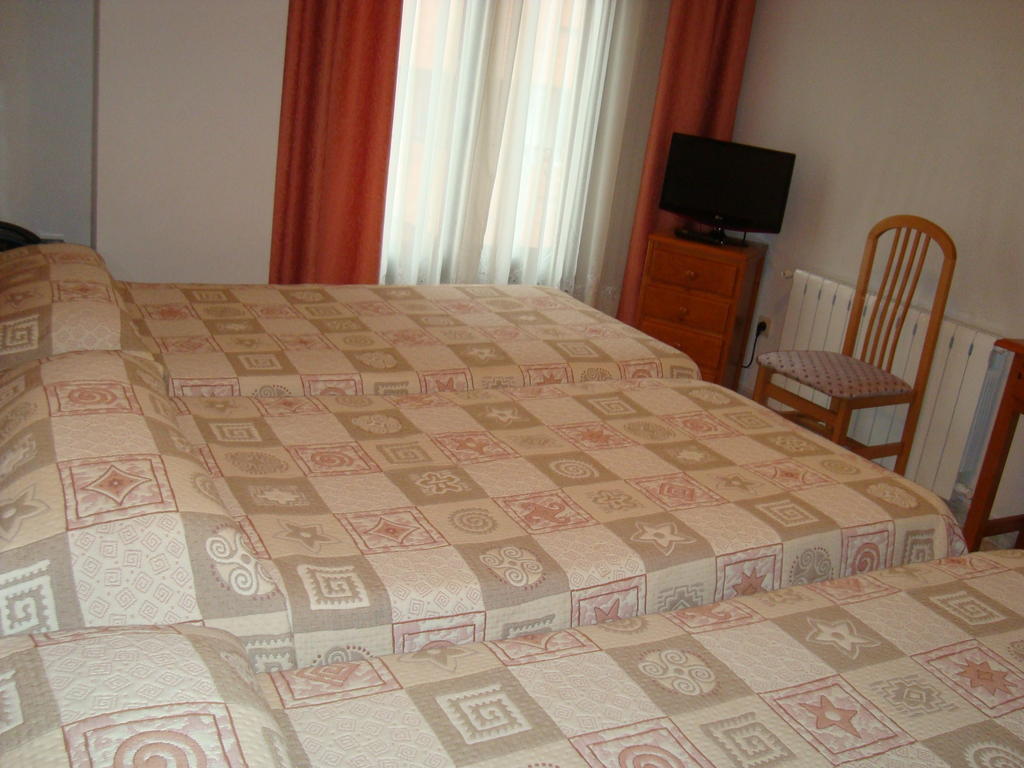 Hostal Universal Benavente Bilik gambar