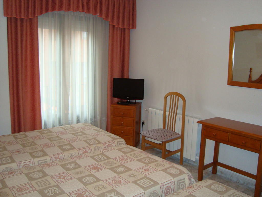 Hostal Universal Benavente Bilik gambar