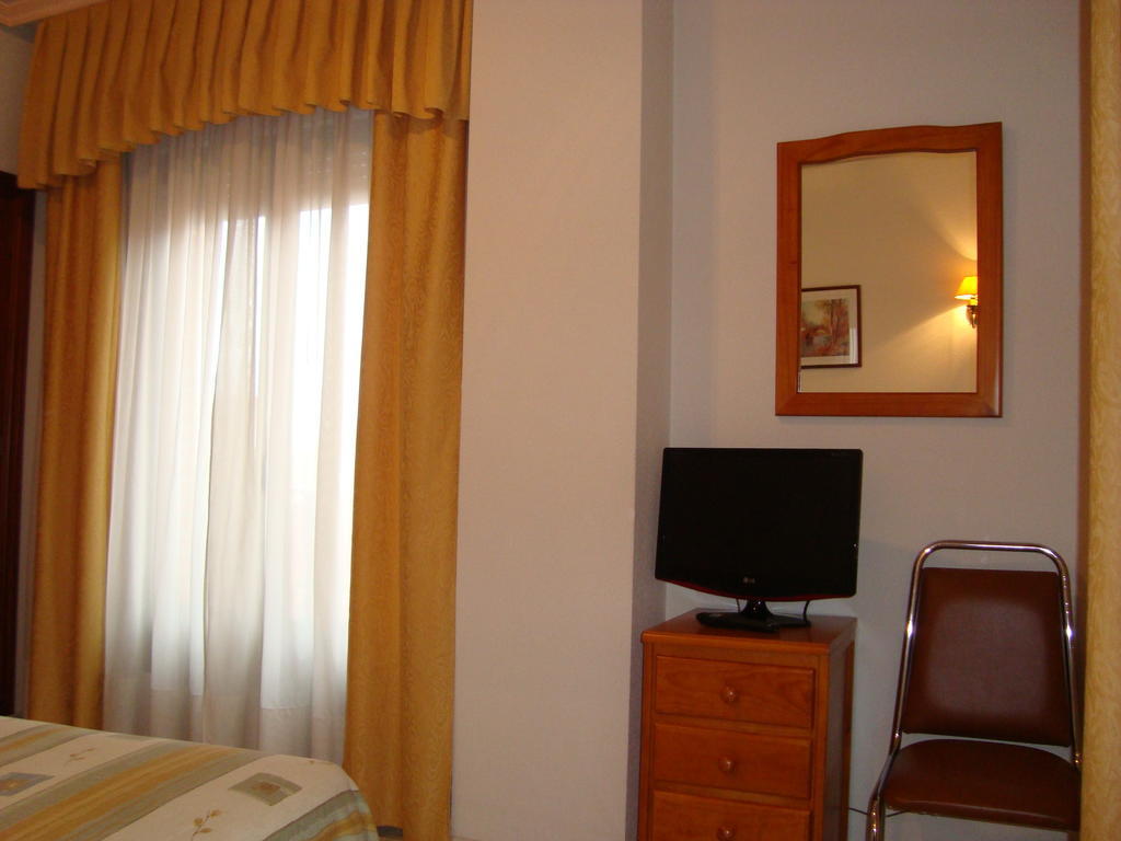 Hostal Universal Benavente Bilik gambar
