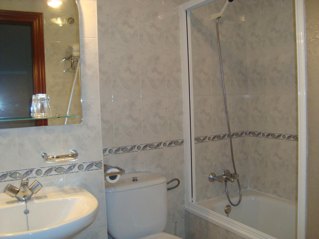 Hostal Universal Benavente Bilik gambar