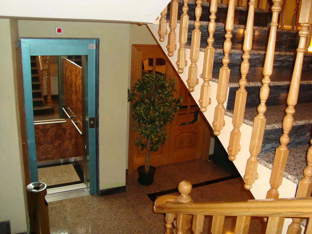 Hostal Universal Benavente Luaran gambar