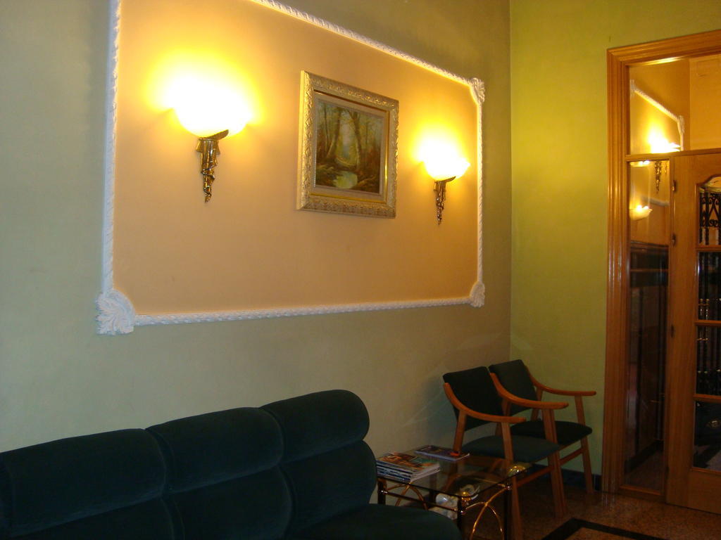 Hostal Universal Benavente Luaran gambar